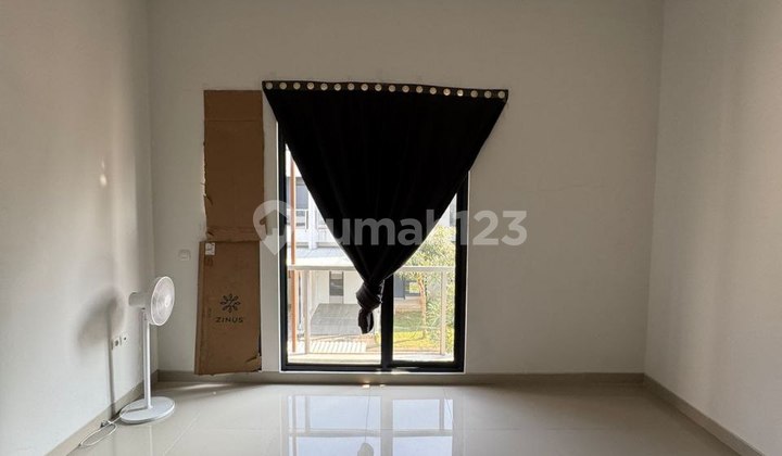 House for sale ready to occupy in Yuthica BSD City, strategic location. 2