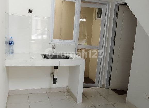 House for quick sale in Virginia Village Gading Serpong, Strategic Location.