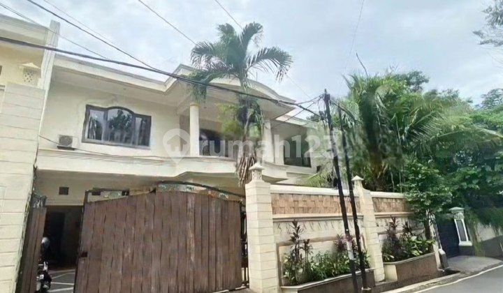 Luxury ready-to-occupy house for rent in Kemang, South Jakarta, strategic location Luxury ready-to-occupy house for rent in Kemang, South Jakarta, strategic location