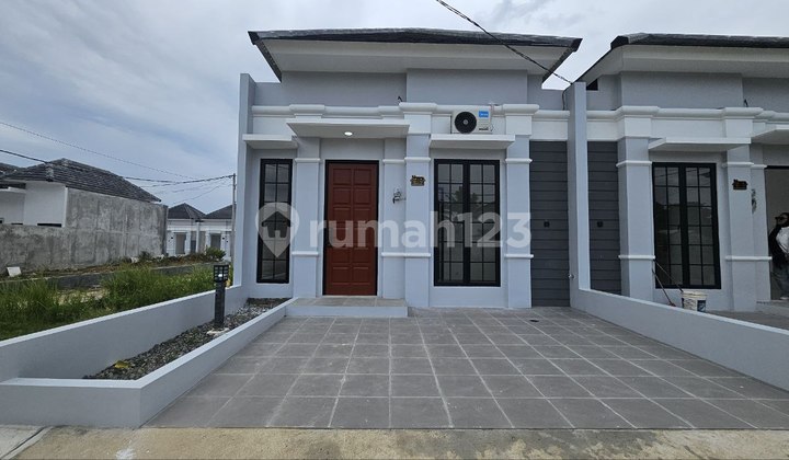 Rumah dijual siap huni konsep american classic dekat stasiun