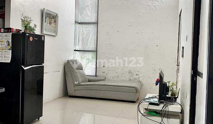 House for sale in Jombang Ciputat near Sudimara station, strategic location. 2