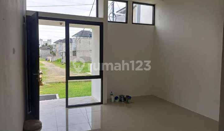 Ready-to-live house in Ciputat, strategic location, no down payment and fees. 2