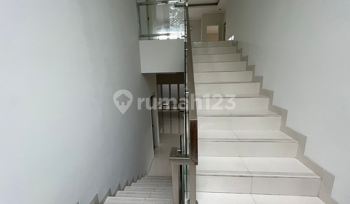 Dijual Rumah Hoek Banci De Latinos BSD City Dekat Tol BSD, Stasiun Rawa Buntu, 2