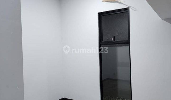 Dijual Rumah Cantik Siap Huni di Griya Loka BSD City Dekat Sekolah ST Ursula 2