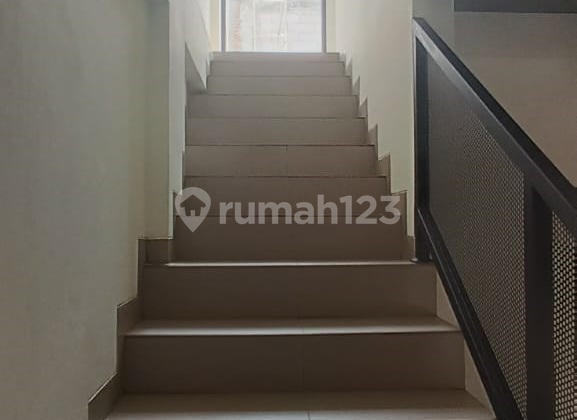 New Independent Building House in Kencana Loka BSD City Ready to Occupied, Near Serpong Toll Access 2