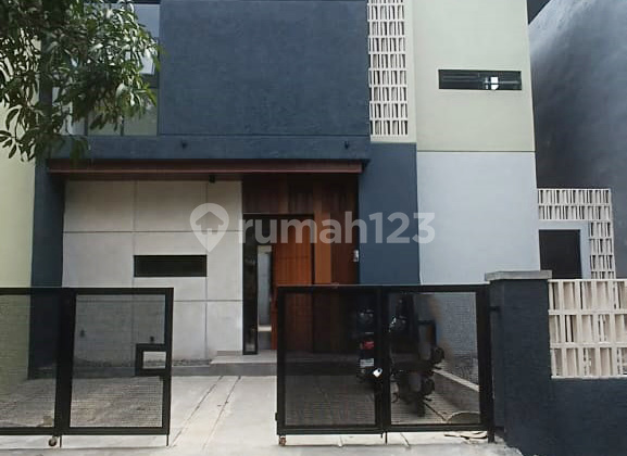 Rumah Baru Bangunan Mandiri di Kencana Loka BSD City Siap Huni Dekat Akses Tol Serpong