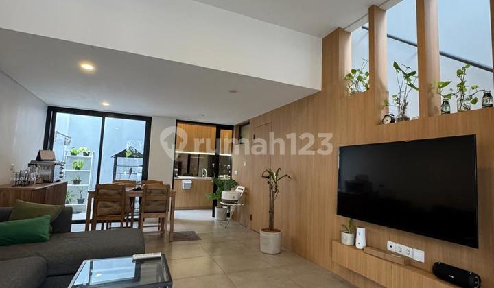 Dijual Rumah Freja Suite BSD City Sudah Renovasi, Full Furnished 2