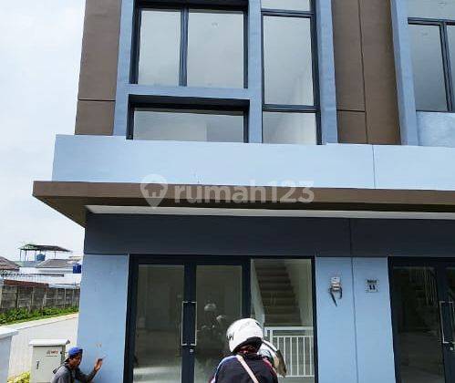 Disewakan Ruko Avenix BSD City, 2 Lantai, Hoek, Dekat Unilever, The Breeze, Aeon Mall. Tol BSD, Univ Atmajaya 1