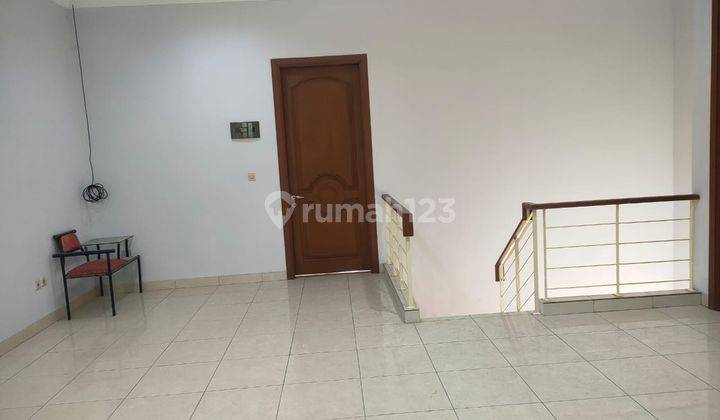 Rumah 2.5lantai emi furnished SHM siap huni Permata Buana 2