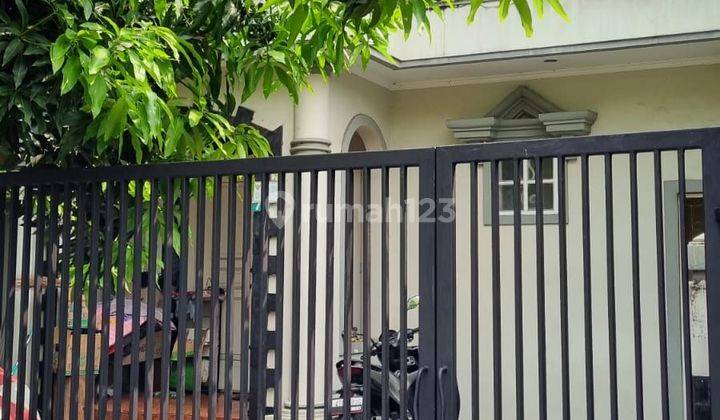 Dijual Rumah Permata Buana 144m2 Depan Taman Umum Shm 2