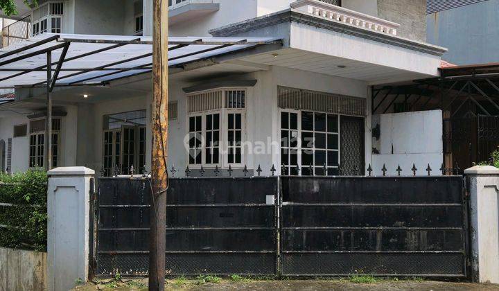 Disewakan Rumah Hoek Permata Buana Utara Selatan 1