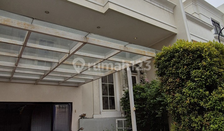 Rumah Camden House 8X15 Semi Furnished
