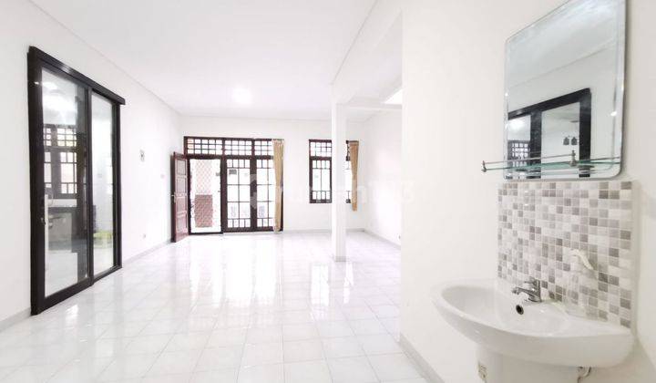 Disewakan Rumah Bagus 2 Lantai di Babatan Pratama Sby Barat 1