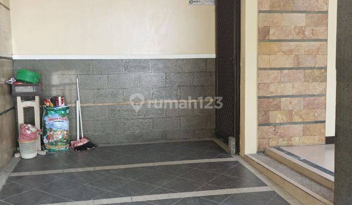Disewakan Rumah Bagus Baru Renov Kinclong di Wiyung Surabaya Barat
 2