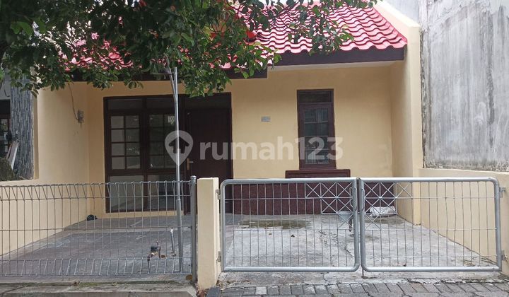 For Rent: Good Ready-to-Live-in House in Babatan Pratama, Wiyung For Rent: Good Ready-to-Live-in House in Babatan Pratama, Wiyung