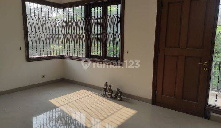 Disewakan Rumah Hoek 2 Lantai Baru Renovasi Permata Buana 1