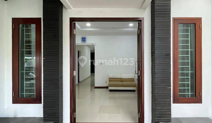 Disewakan Rumah Modern 2 Lantai Puri Indah Siap Huni 1