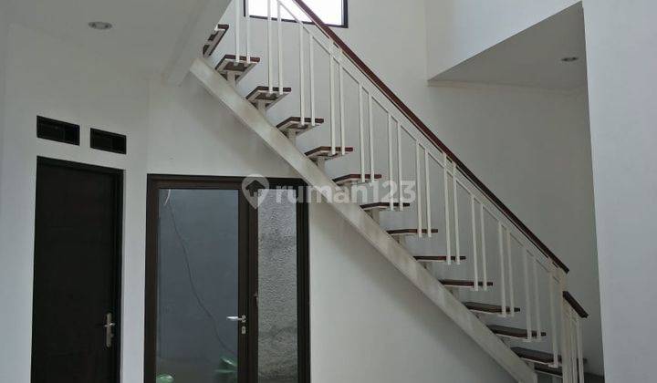 Disewakan Rumah Siap Huni 2 Lantai di Komplek Sektor 9 Bintaro 4