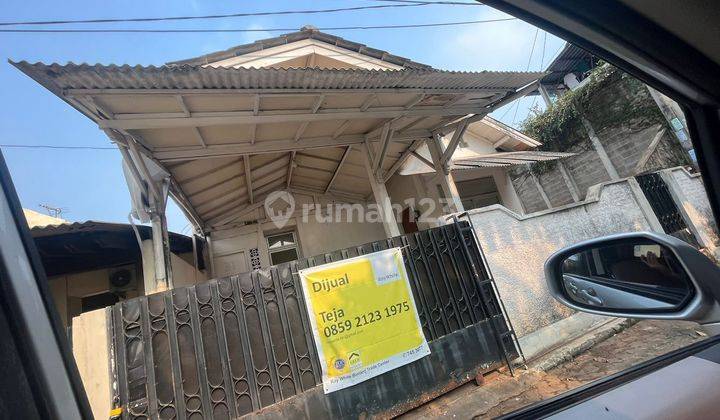 Rumah Murah tanah besar di komplek Serua dekat stasiun KRL 1