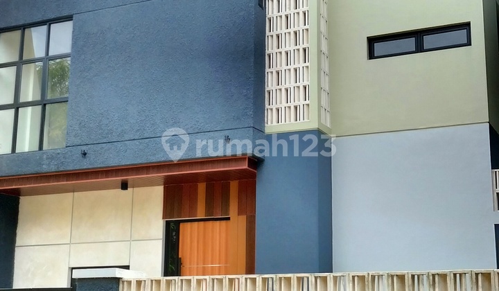 Rumah Modern Bagus Siap Huni Di Bsd City Dekat Stasiun Rawabuntu