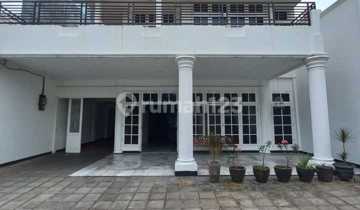 Turun Harga - Dijual Rumah Klasik di Menteng (Mm/Kv)
