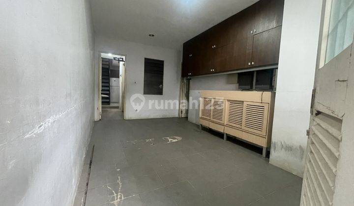 Rumah Asri Desain Unik di Pondok Indah WW Mm 7