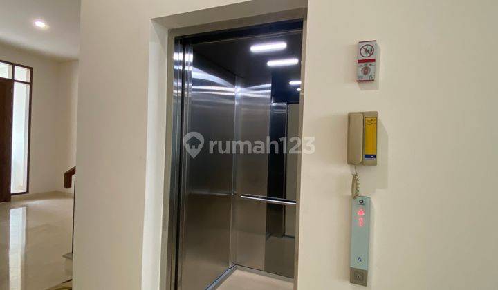 Rumah Baru 3 Lantai Minimalist di Kawasan Pondok Indah  11