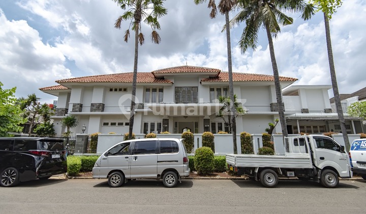 Spacious Luxury House in Premier Kuningan Area Suitable for Expat/Embassy (SD) Spacious Luxury House in Premier Kuningan Area Suitable for Expat/Embassy (SD)