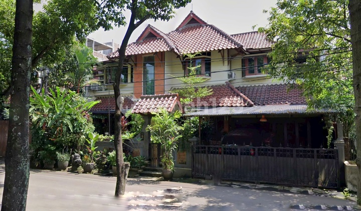 Turun Harga ! rumah klasik bentuk tanah kotak Kebayoran Baru (FF)