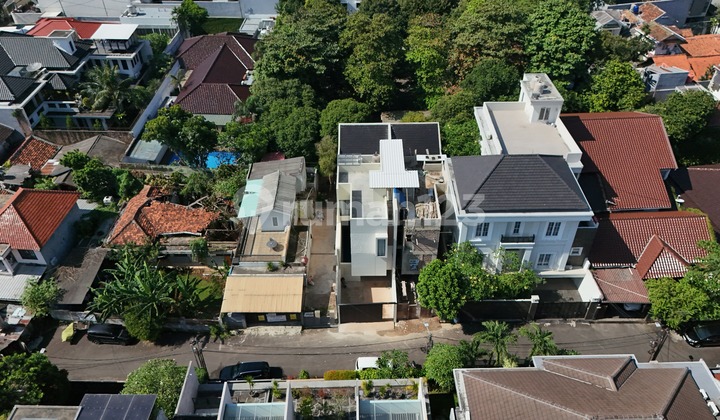 Rumah Brand New Lokasi Strategis Bebas Banjir di Kemang (Nb)