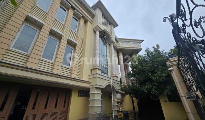 Premium House Pondok Indah, Hoek dan Siap Huni (Ak/Ir) Premium House Pondok Indah, Hoek dan Siap Huni (Ak/Ir)