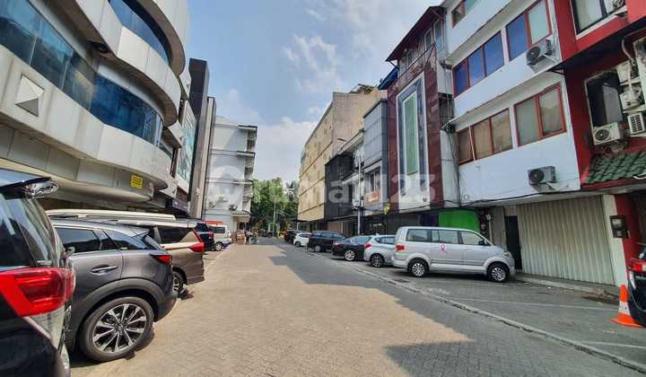 For Sale/Lease 3-Story Building in Grand Wijaya, South Jakarta (IR) For Sale/Lease 3-Story Building in Grand Wijaya, South Jakarta (IR)