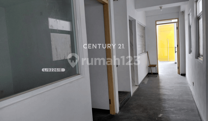 For Rent: Ready-to-Occupy Shop House with Strategic Location in Paskal, Bandung City