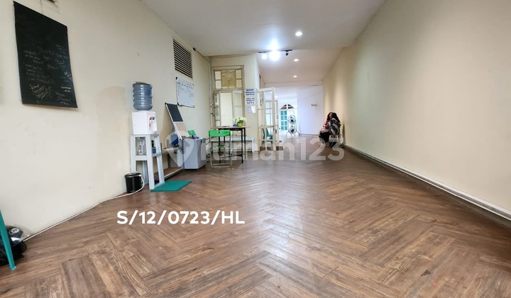 Strategic House in the Center of Bandung City, Riau Street