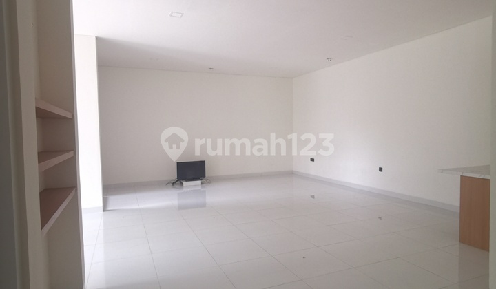 FOR SALE 3-STORY INDEPENDENT BUILDING HOUSE 2