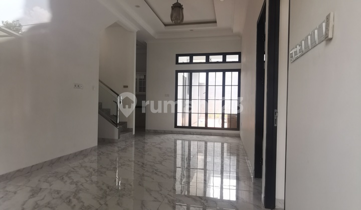 RUMAH MANDIRI KOLAM RENANG. DEKAT MASJID, KRL & TOLL