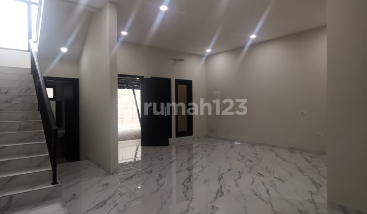 Dijual Rumah Mandiri 2 Lantai. Griya Loka - BSD City 2