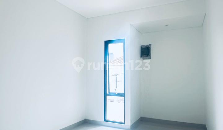 Ready-to-Occupy House Near LRT 2