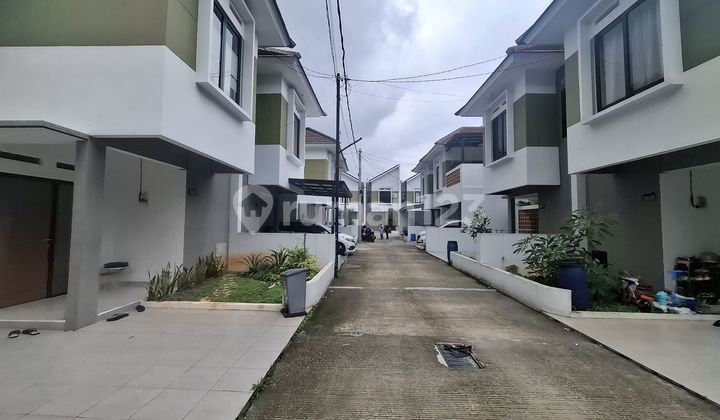 Rumah 2 Lantai Bebas Banjir 2