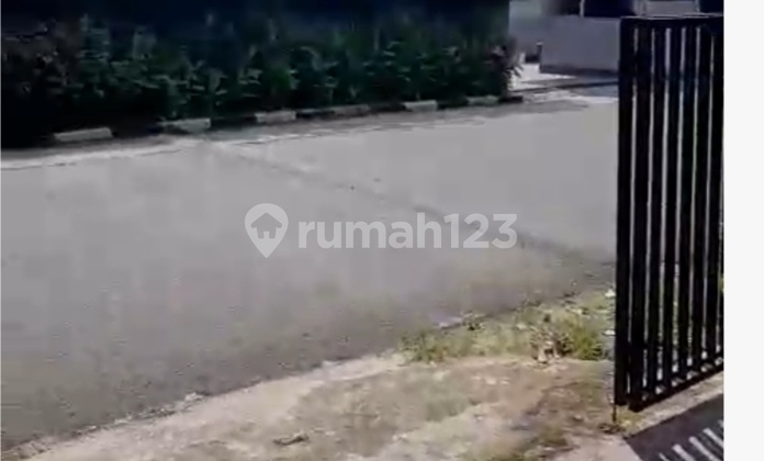 Land for Sale with Free House in Pasar Minggu, Near Road 650 meters to Toll