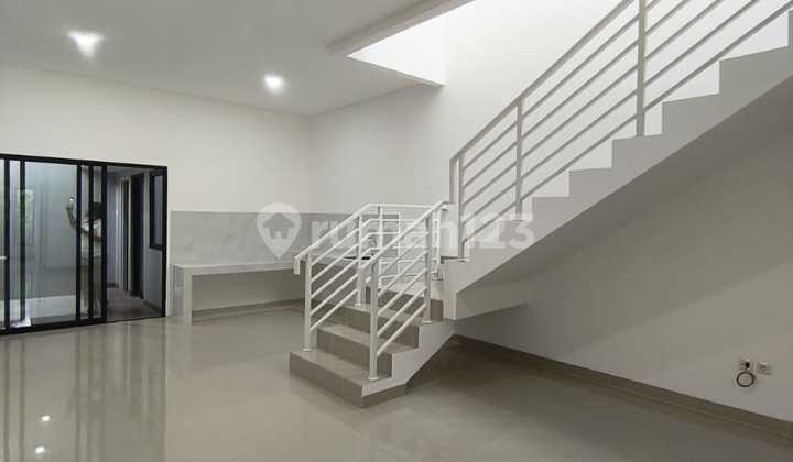 Rumah Meruya Utara Dekat Pusat Kuliner Jakarta Barat