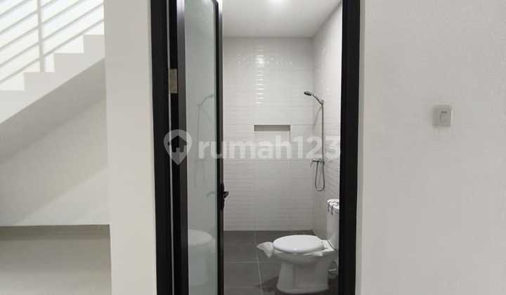 Rumah Meruya Utara Dekat Pusat Kuliner Jakarta Barat 2