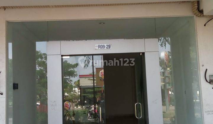 Di Sewakan Ralat : 
Posisi Ruko di jalan utama dan seberang Burger King Vila Mutiara Gading 2 Gading Terrace 3