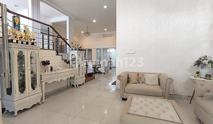 Di Jual Rumah Mewah Grand Wisata hadap jalan Boulevard