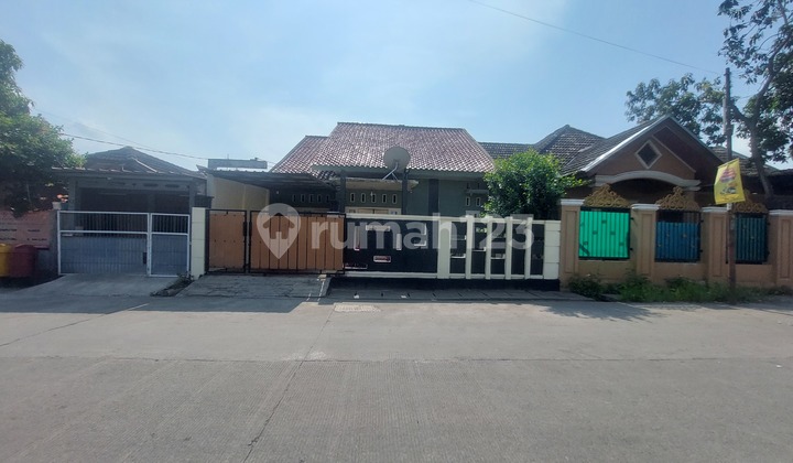 For Sale: Perumnas 3 House, Main Road Location, Suitable for Business