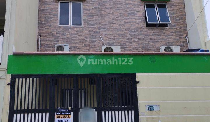 Rumah 3 Lantai Bagus Semi Furnished Sertifikat Hak Milik 1