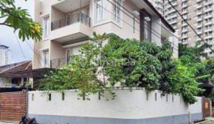 Di jual rumah 3 ,5 lantai di kebun jeruk Jakarta barat 1