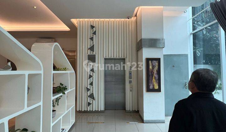 Gedung perkantoran di Wolter mongisidi 2