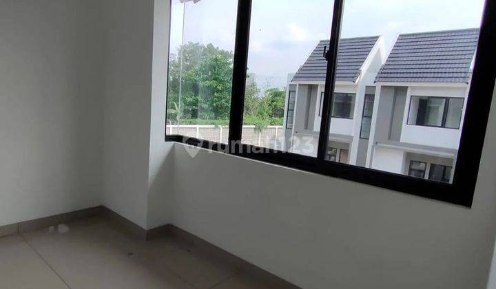 Dijual rumah 2 lantai di Puri indah dekat perkantoran 