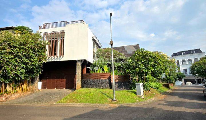 Rumah Hoek Depan Taman Ada Kolam Renang Pribadi di Cluster Kebayoran Residence 1